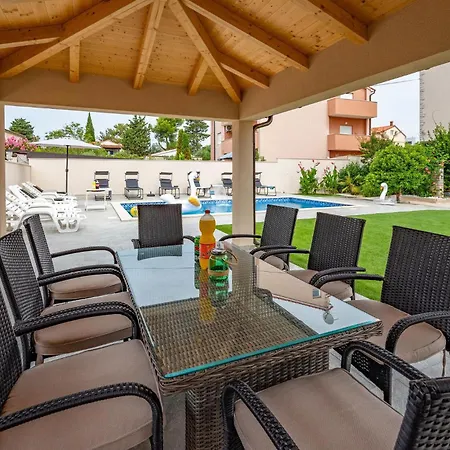 Apartment Awesome In Medulin With Wifi
